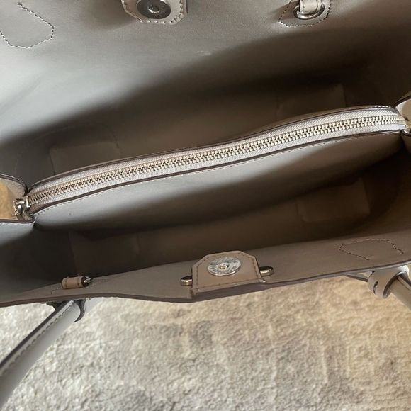 Michael Kors Large Mercer Gallery Tote - Picture 8 of 16